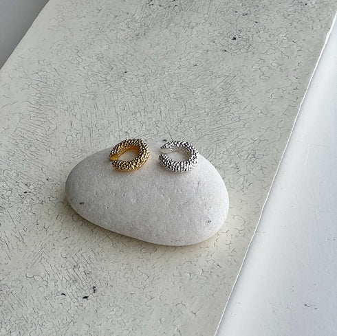 caviar earcuff